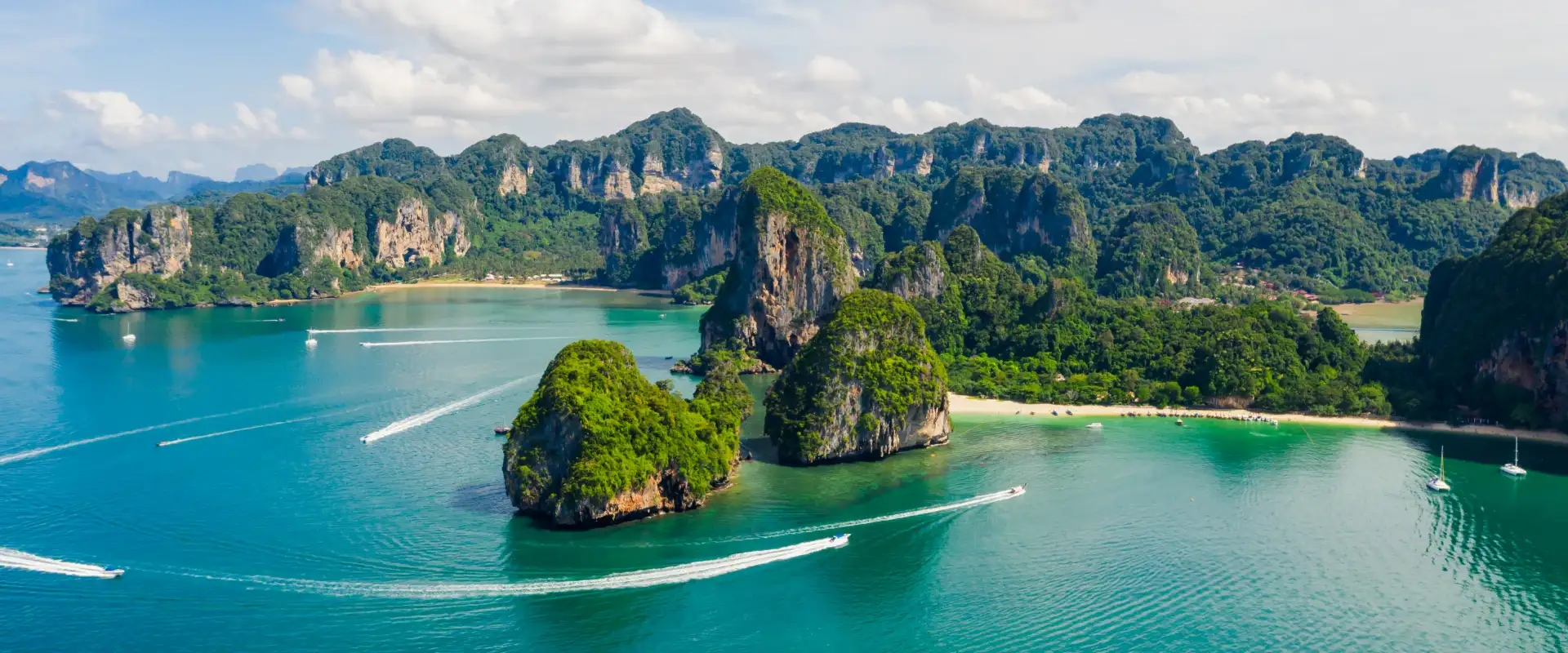 Budget Travel Tips: 20+ Recommendations for Low-Cost Travel