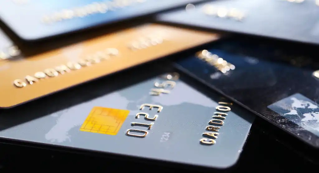 Amex Platinum or Chase Sapphire Reserve: Which is Right for You?